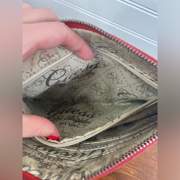 Guess Denim Vintage Logo Clutch Wallet with Card Slots and Zipper Closure GUC - Picture 6 of 14